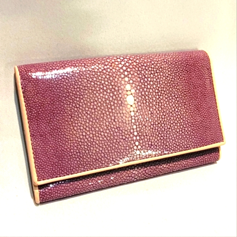 NEVER USED Stingray leather trifold wallet 4" x 6"